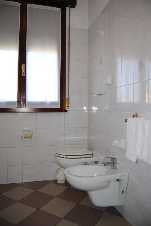 Hotel La Fenice Formigine Zimmer foto