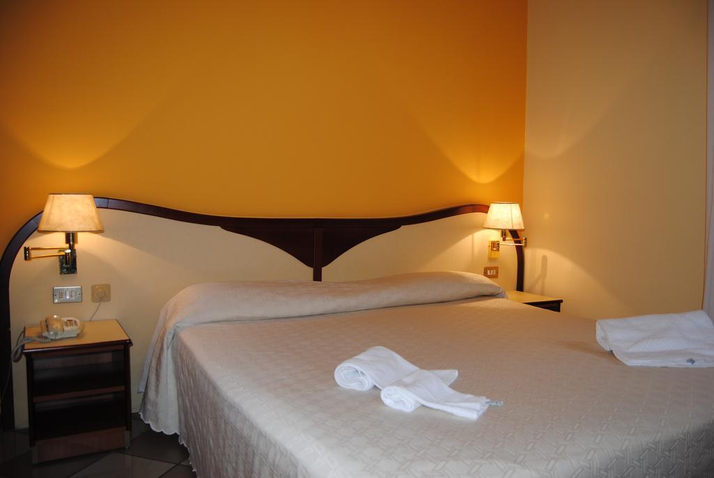 Hotel La Fenice Formigine Zimmer foto